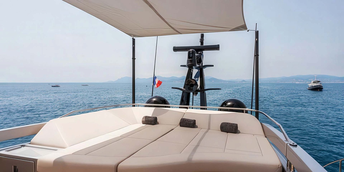 Аренда яхты Pershing 8X во Франции